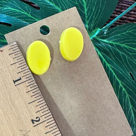 BOGO FREE YELLOW RETRO EARRINGS - Picture 3 of 6